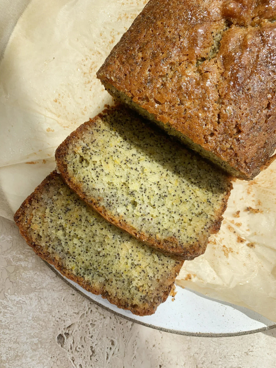 Pop of lemon poppy cake